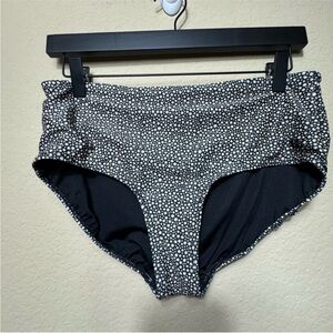 Women's Albion Charleston Midi Bottom UPF 40 Size M Ditsy Floral Vacation Hawaii